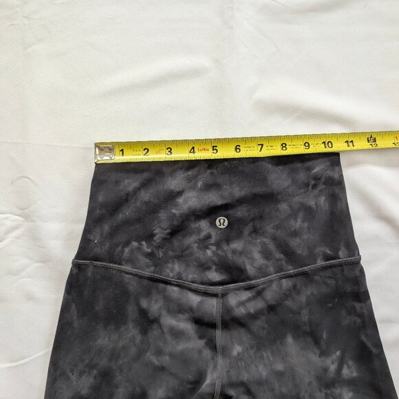 EUC Lululemon Align Short 8" Diamond Dye Pitch Grey Graphite Grey Women's 4 yoga - Picture 5 of 6
